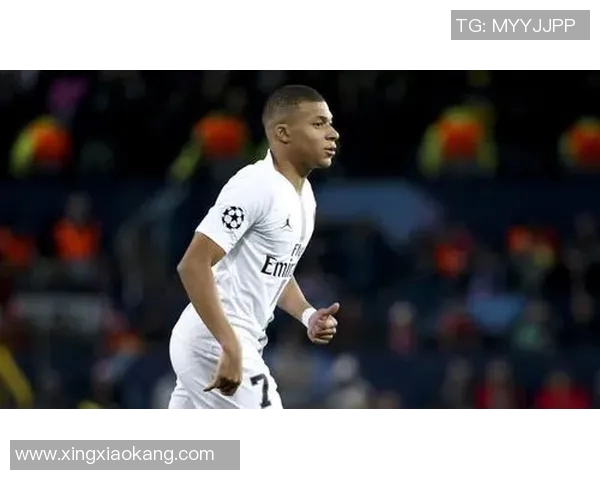 足球巨星姆巴佩归乡之旅展现青春活力与家乡情怀